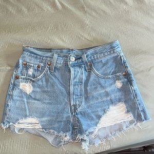 I am selling levi jean shorts ! size 25
